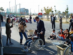 バス乗り教室写真：開成小03
