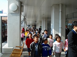 バス乗り教室写真：開成小06